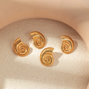 Golden starfish conch earrings with high-end metallic texture for beach fashion accessories