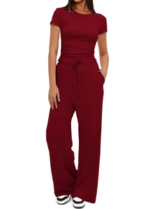Ensemble décontracté rouge deux pièces avec t-shirt à manches courtes et pantalon large