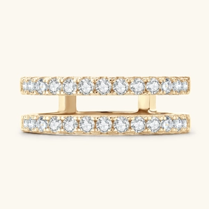 Detail of double-row 925 silver ring with sparkling round moissanite in gold plating
