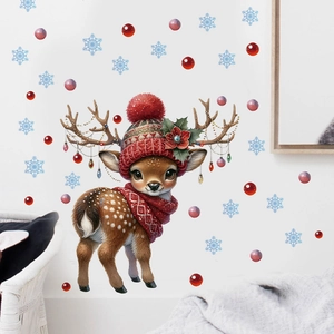 Détail d'un sticker mural de Noël avec un renne, bonnet rouge et flocons de neige bleus