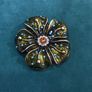 Vintage Alloy Rhinestone Flower Brooch For Women Antique Oil Drip Floral Leaf Pin High Quality Enamel Brooch Badge For Coat Jewelry