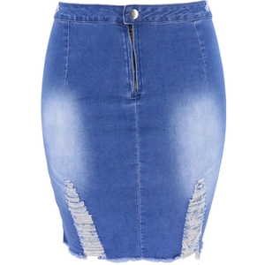 Detailansicht eines High-Waist-Jeansrocks mit Metallreißverschluss und Fransensaum