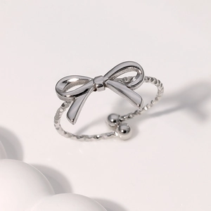 Bague nœud élégante en acier inoxydable argenté ajustable avec anneau torsadé chic