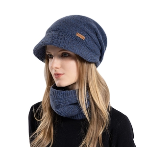 Ensemble bonnet en tricot bleu marine avec visière et tour de cou doublé polaire hiver