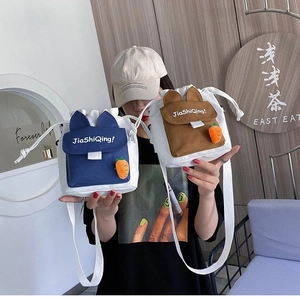 Sac seau en toile mignon avec oreilles de lapin et breloque carotte en bleu et marron