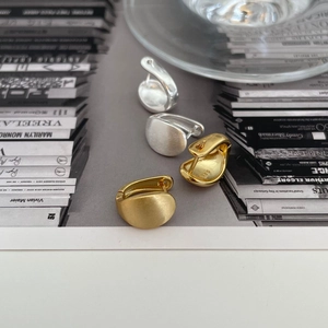 Minimalist S925 sterling silver U-shaped hoop earrings in matte gold and silver finish