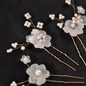 Set of 3 gold bridal hair pins with frosted white flowers and elegant pearls