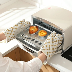 Floral heat resistant oven mitts for baking, thick cotton kitchen gloves for hot pans
