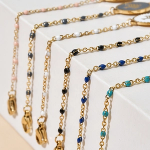 Braccialetti bohémien in oro con perline colorate e ciondoli albero della vita