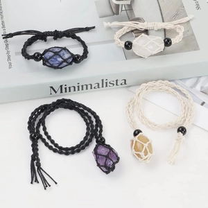 Collane e bracciali a rete fatti a mano con pietre di cristallo naturale colorate