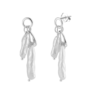 Détail de boucles d'oreilles pendantes en argent 925 avec perles baroques naturelles