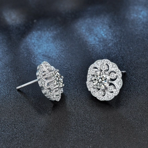 Elegant 925 sterling silver floral stud earrings featuring a sparkling diamond cluster