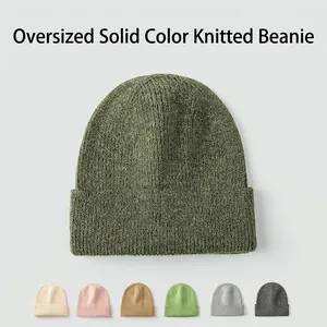 Grüne übergroße Strickmütze für Damen und Herren, Rippstrick-Stil in sieben Farben gezeigt