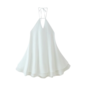 Détail du haut blanc dos nu montrant l'ourlet plissé à plusieurs couches et le tissu
