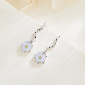 S925 Sterling Silver Daisy Earrings For Women Sweet White Flower Enamel Wavy Hook Earrings Small Pastoral Style Jewelry Gift