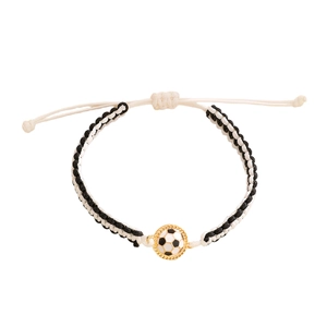Detail van de geweven voetbalarmband met verstelbaar zwart en wit nylon koord