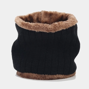 Cache-col en maille noire avec doublure en fausse fourrure pour protection hivernale