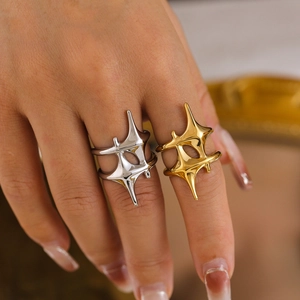 Star-shaped 18k gold plated titanium steel ring for men and women on model's hand