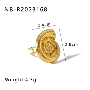 Macro detail of 18K gold-plated conch shell ring with spiral texture and size metrics