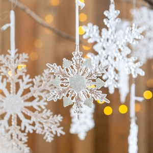 Hanging acrylic Christmas snowflake ornaments in transparent and white with glitter