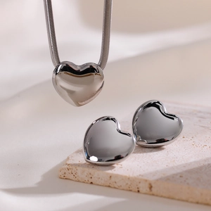 Polished stainless steel heart jewelry set with snake chain necklace and stud earrings