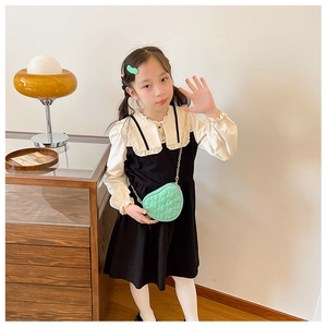 Detail of mint green heart quilted crossbody bag with gold chain strap for kids