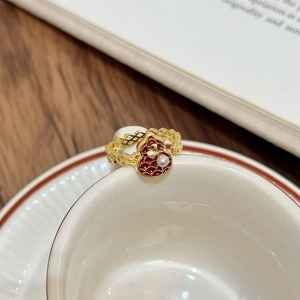 Vintage vergoldeter Ring mit rotem Flaschenkürbis und Perle im chinesischen Stil