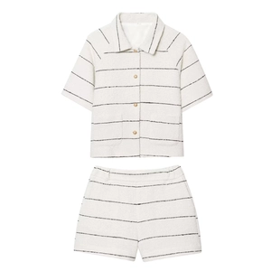 Completo in tweed da donna con giacca a righe a maniche corte e pantaloncini abbinati
