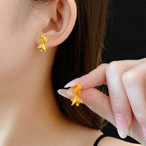 Boucles d'oreilles carpe koï plaquées or avec écailles polies pour un style luxueux