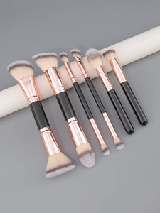 Set of 6 professional makeup brushes with rose gold ferrules and soft synthetic bristles