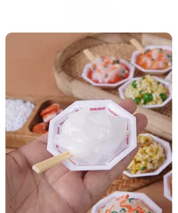 Porte-clés miniatures de nourriture chinoise avec riz sauté et raviolis aux crevettes