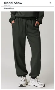 Detail der High-Waist-Jogginghose in Moosgrau mit elastischem Kordelzug am Bund