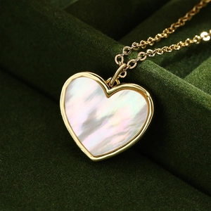Fashionable golden heart necklace with shimmering white pearl inlay and zircon pendant
