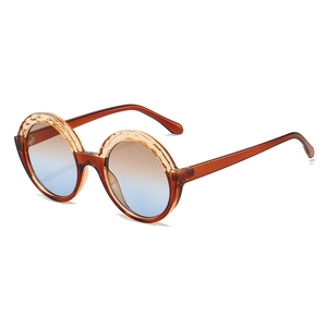 Retro round tortoise shell sunglasses with gradient lenses and textured frames