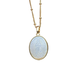 Oval Guadalupe necklace with natural white mother of pearl pendant and gold chain