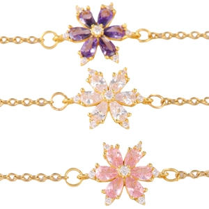 Bracciali dorati di lusso con fiori di zircone colorati in viola, bianco e rosa