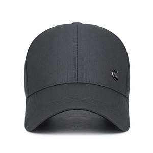 Berretto da baseball grigio scuro da uomo con logo in metallo e tessuto twill strutturato