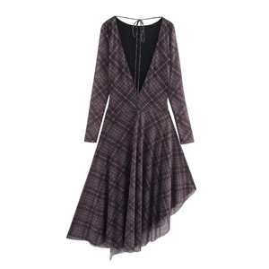 Vestido a cuadros morado oscuro de manga larga con cuello en V, cordones y dobladillo asimétrico