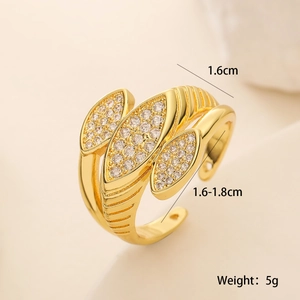 Close-up of 18K gold plated ring with zircon stones, showing size and weight specs