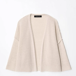 Cardigan oversize in maglia beige con vestibilità comoda e spalle scese moderne