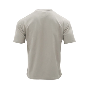 Detailopname van de grijze wafelgebreide stoftextuur van dit zomerse heren t-shirt