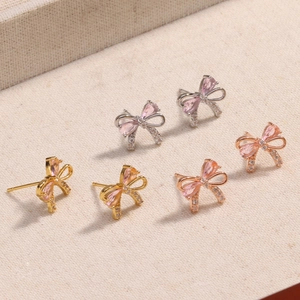 Schleifen-Ohrstecker mit rosa Zirkonia in Gold, Silber und Roségold Plattierung