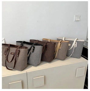 Row of houndstooth tote bags in various colors displayed on a boutique counter