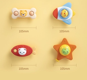 Size detail showing four cartoon animal suction cup spinners with 105mm dimensions