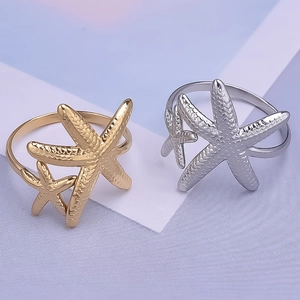Detail of 18K gold and silver starfish rings featuring realistic textured surfaces