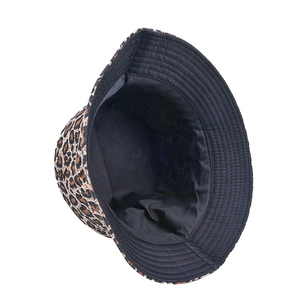 Fashionable leopard print bucket hat with reversible double-sided sun protection design