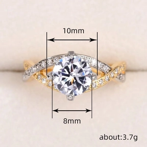 Classic 4-prong zircon ring with 8mm main stone and two-tone twisted band design