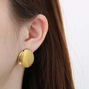 Polished 18K gold-plated stainless steel oval stud earrings with textured wave design