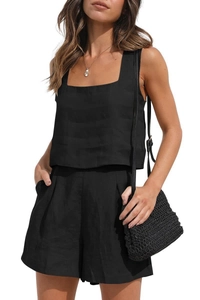 Détail de l'ensemble noir deux pièces en coton lin avec haut sans manches et short taille haute