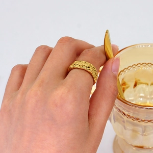 Vintage 18K Gold Plated Stainless Steel Ring For Women Retro Floral Embossed Hollow Out Geometric Fashion Jewelry Ring